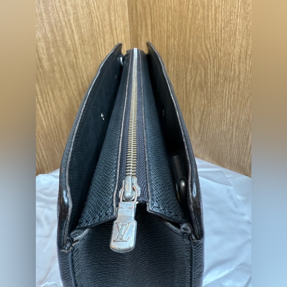 Louis Vuitton Black Tiaga Leather Briefcase - Picture 4 of 15